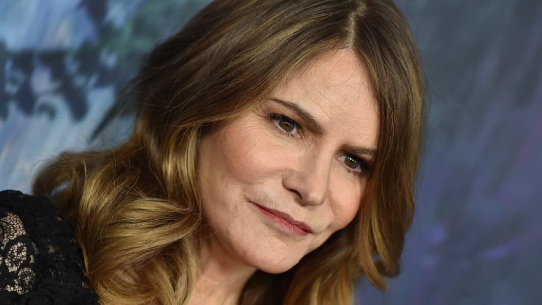 Jennifer Jason Leigh