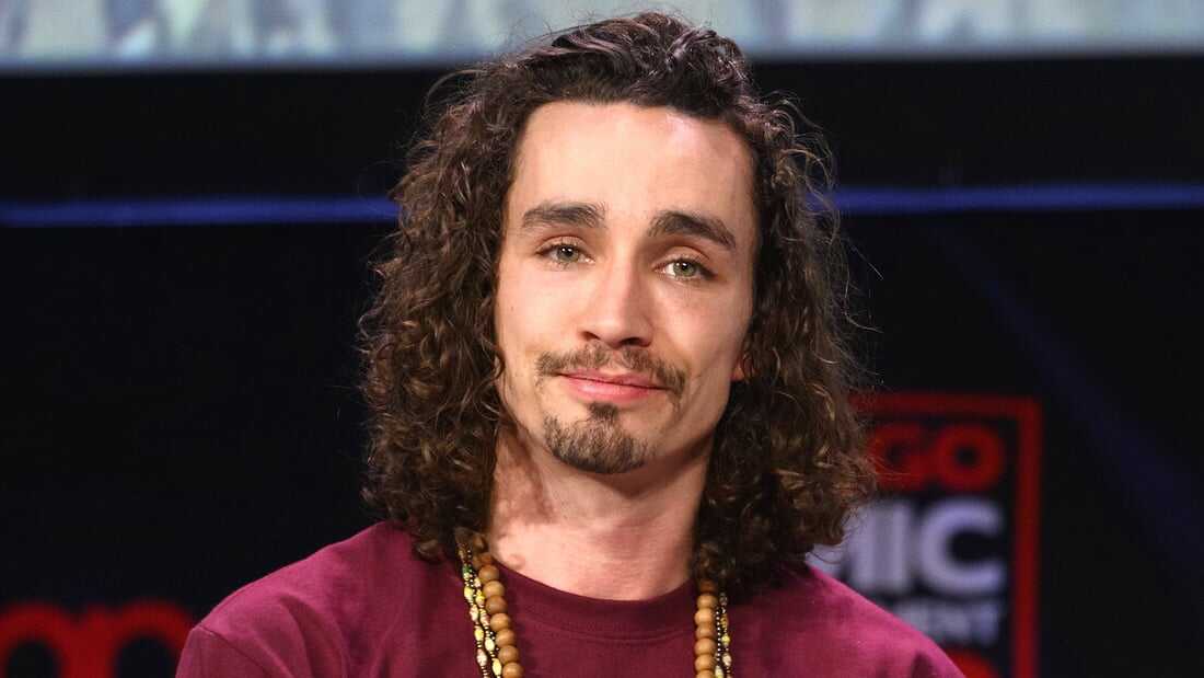 Robert Sheehan