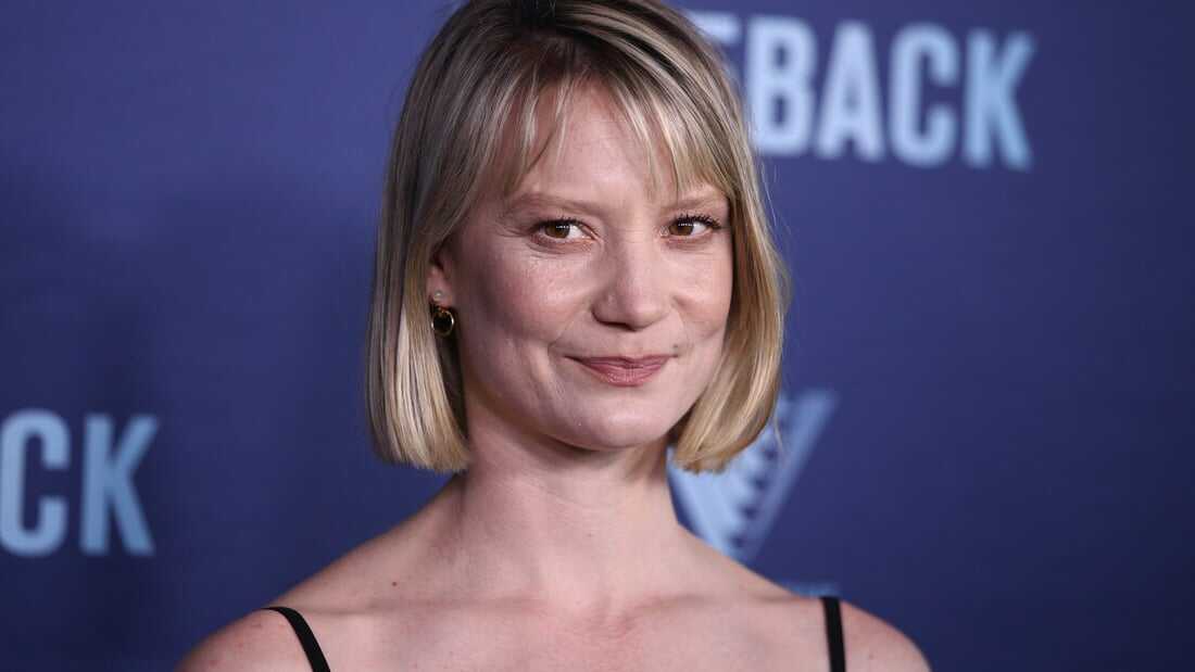 Mia Wasikowska